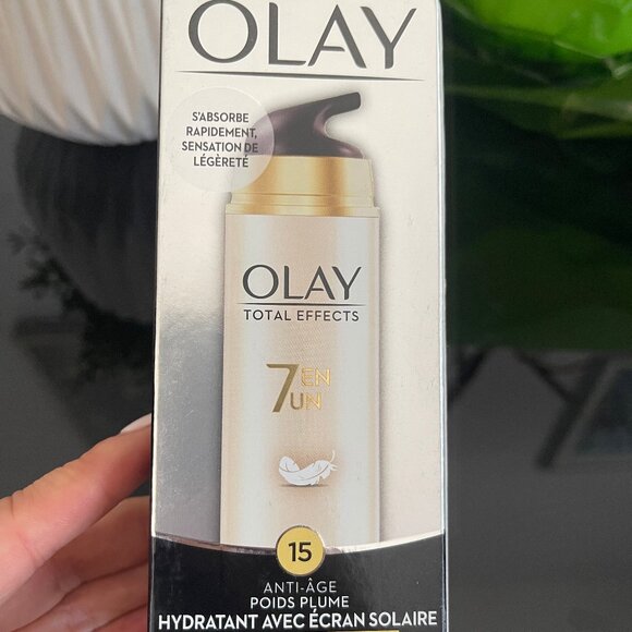 Lady of Olay Total Effects 7 in one - Picture 2 of 2